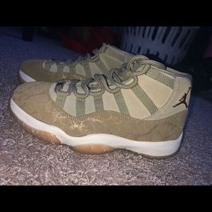 Jordan 11 (gold edition)